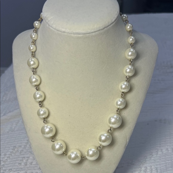 J. Crew Jewelry - J. Crew Classic White/Gold Tone Fauk Pearl Necklace
